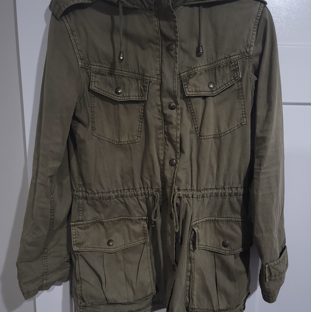 Aritzia Talula green jacket size xsmall EXCELLENT CONDITION